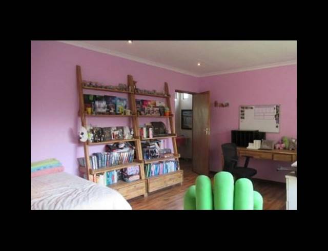 7 BEDROOM HOUSE FOR SALE IN OAKLANDS